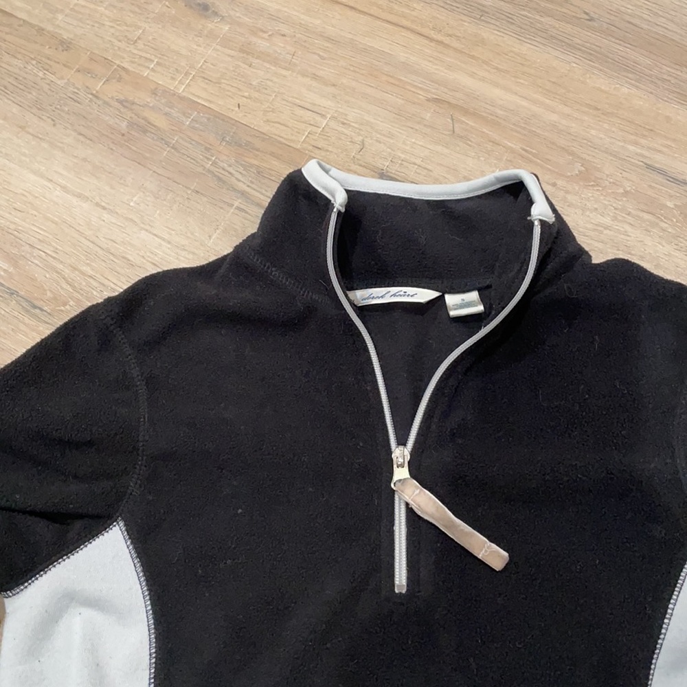 Derek Heart pullover. - Picture 2 of 2
